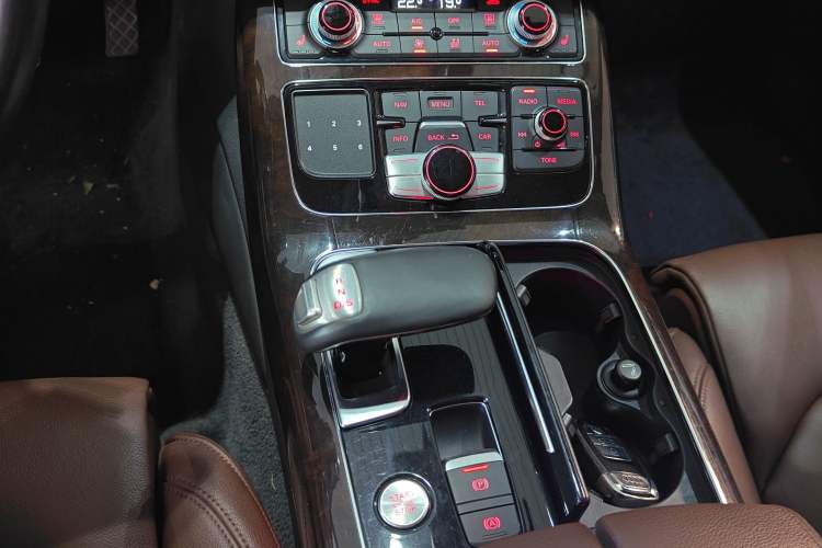 Used Audi A8 2014 A8L 45 TFSI quattro Comfort model
