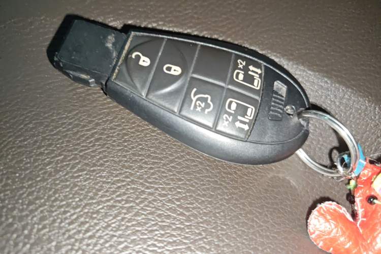 Used Chrysler Grand Voyager 2013 3.6L Luxury Edition Interior 1