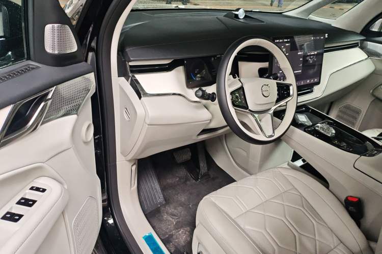 Used Volvo EM90 2025 Ultra Six-Seater Driver Seat