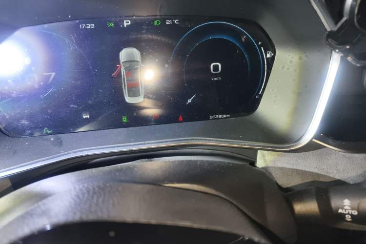 Used Geely Auto Preface 2023 2.0TD "Only This Verdant Green" Edition Odometer Close Up