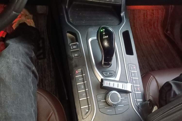 Used Wey VV6 2021 2.0T Two-Wheel Drive Smart Protection+
