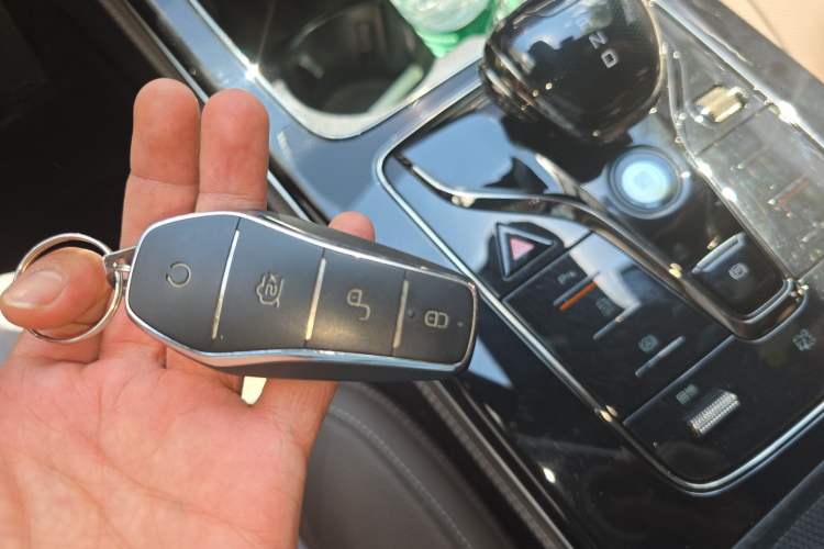 Used BYD Han 2023 EV Champion Edition 715KM Front-Drive Prestige Model Vehicle Key