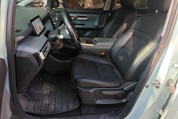 Used AION Y 2023 Younger