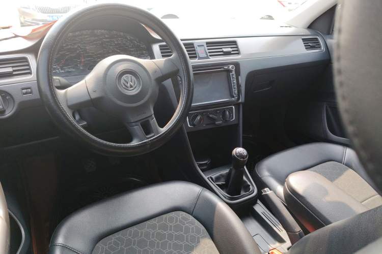 Used Volkswagen Santana 2015 1.6L Manual Comfort Edition
