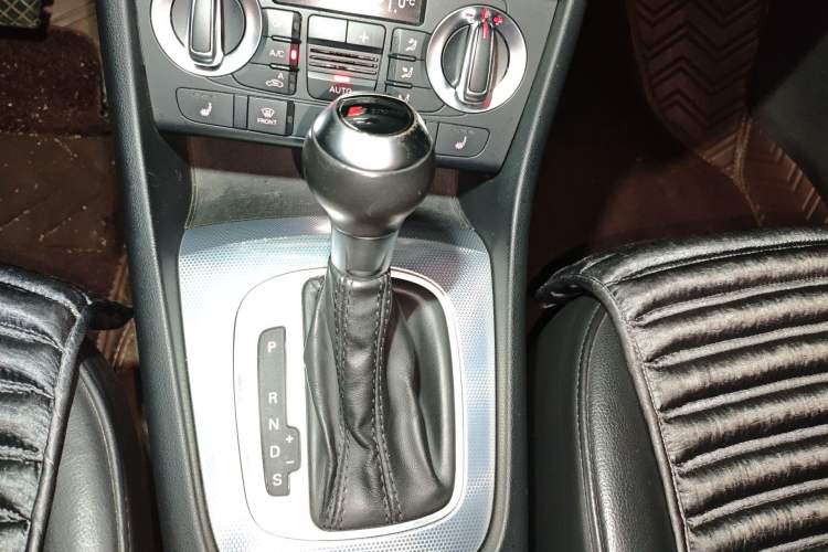 Used Audi Q3 2013 35 TFSI Comfort Model Gear Lever