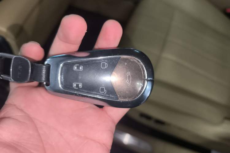 Used VOYAH Dream 2025 PHEV Four-Wheel Drive Prestige Kunpeng Edition Vehicle Key