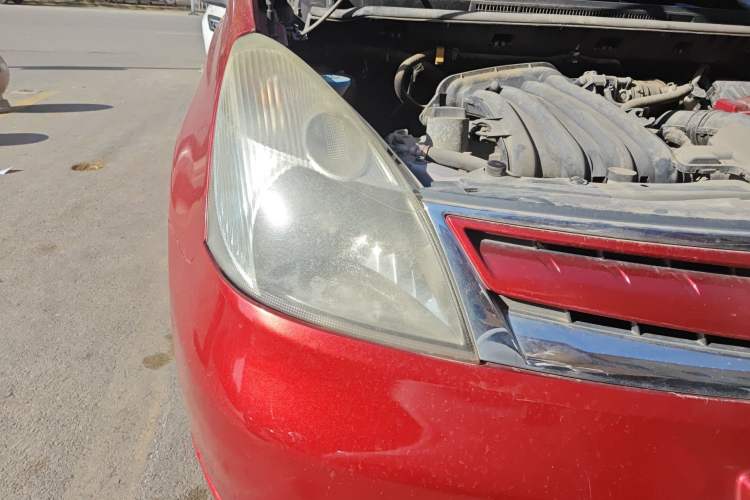 Used Nissan Livina 2010 Jingyue Edition 1.6L Manual All-Around Model Right Front Headlight
