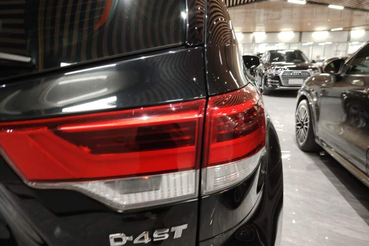 Used Toyota Highlander 2018 2.0T Four-Wheel Drive Prestige Version 7 Seats China VI Standard
