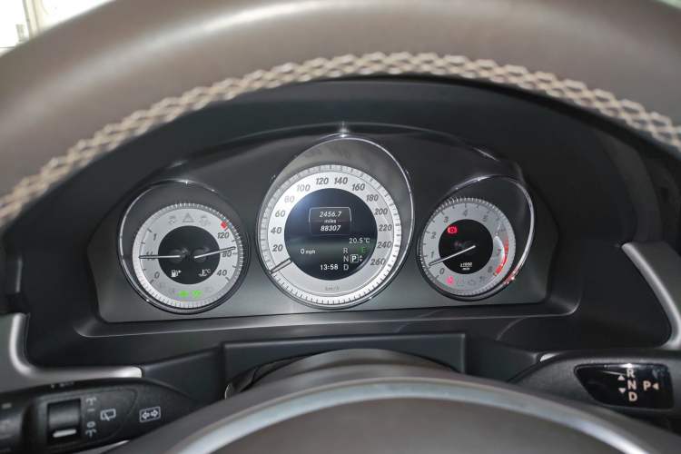 Used Mercedes-Benz GLK-Class 2013 GLK 300 4MATIC Dynamic Sunroof Model