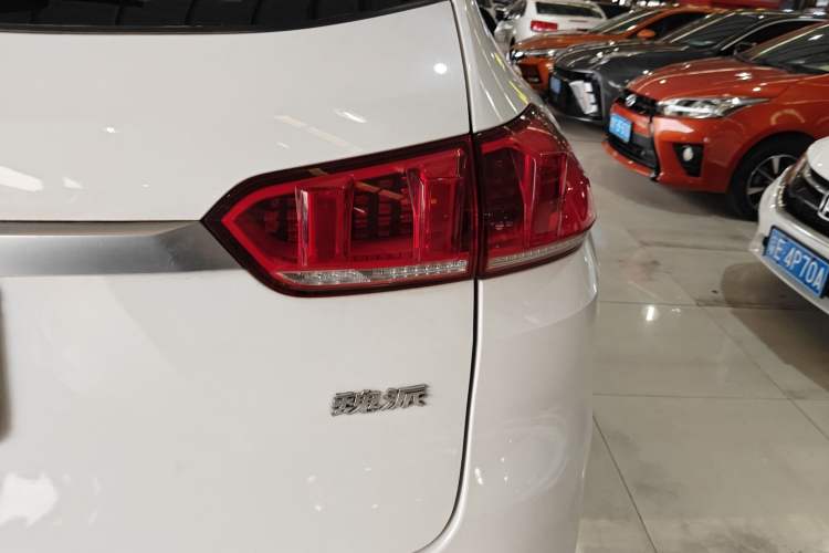 Used Wey VV5 2020 1.5T Two-Wheel Drive Color Pioneer Exterior 3