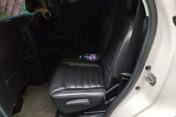 Used Ford Edge 2015 2.0T GTDi Two-Wheel-Drive High-Line Version
