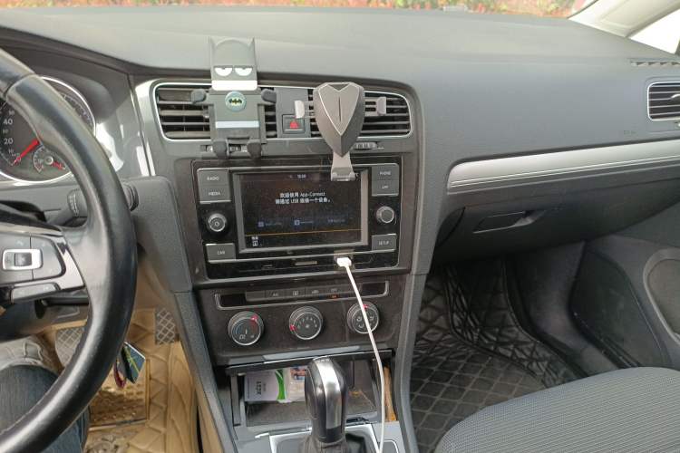 Used Volkswagen Golf 2018 230TSI Automatic Comfort Model Audio And AC Panel