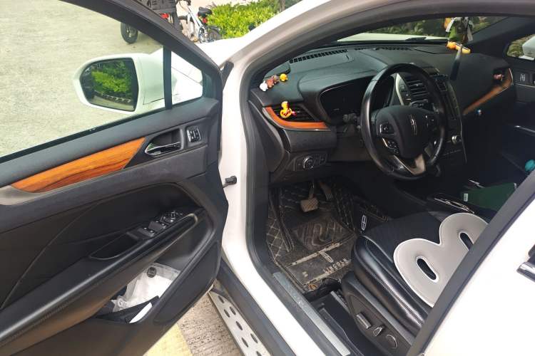 Used Lincoln MKC 2017 2.0T Two-Wheel-Drive Luxury Edition