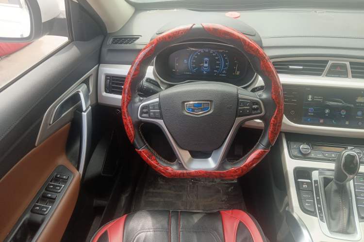 Used Geely Auto Emgrand X7 Sport 2018 1.8TD Automatic Two-Wheel Drive ZhiZun Model with 4G Connectivity
