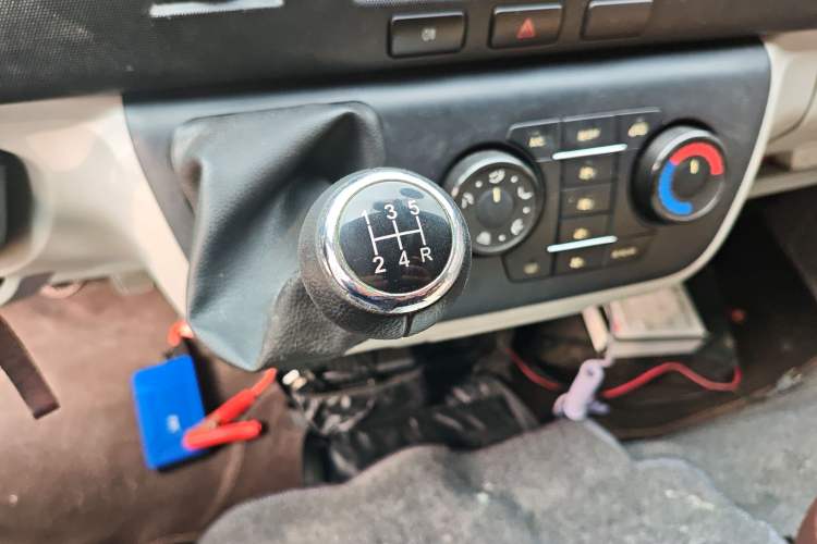 Used Jinbei Hiace 2014 2.0L Luxury Version V19 Gear Lever