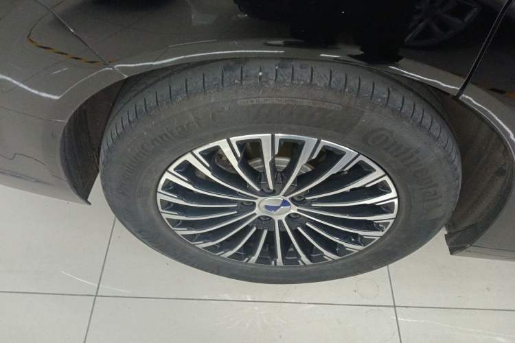 Used Denza D9 2022 DM-i 970 Four-Wheel Drive Prestige Model Exterior 5