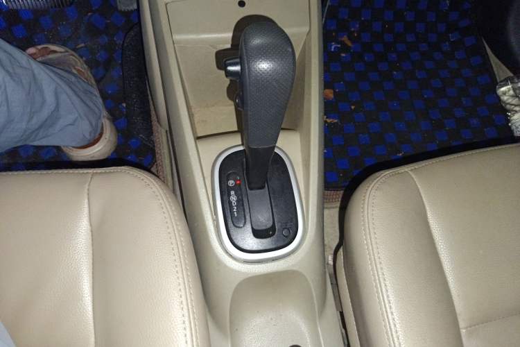 Used Venucia R50 2013 1.6L Automatic Luxury Edition
