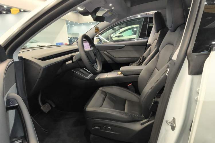 Used Tesla Model Y 2025 Rear-Wheel-Drive Version
