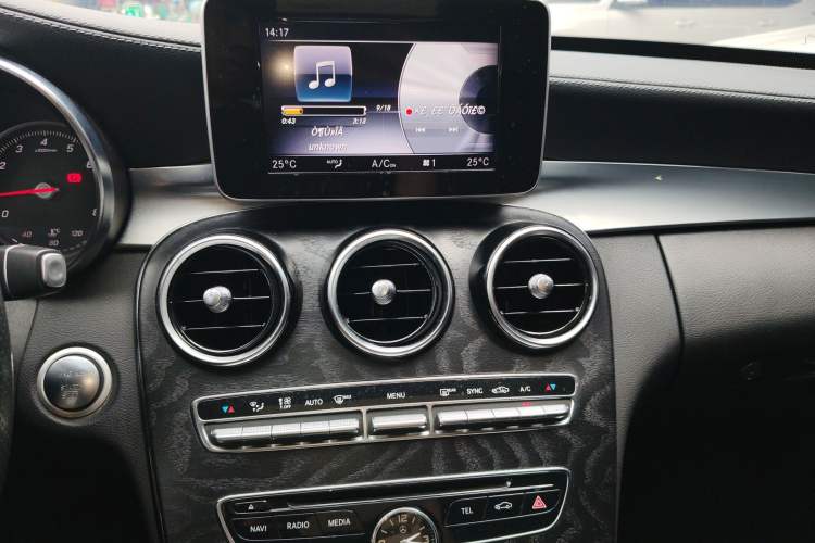 Used Mercedes-Benz C-Class 2018 C 200 L Sport Edition Audio And AC Panel