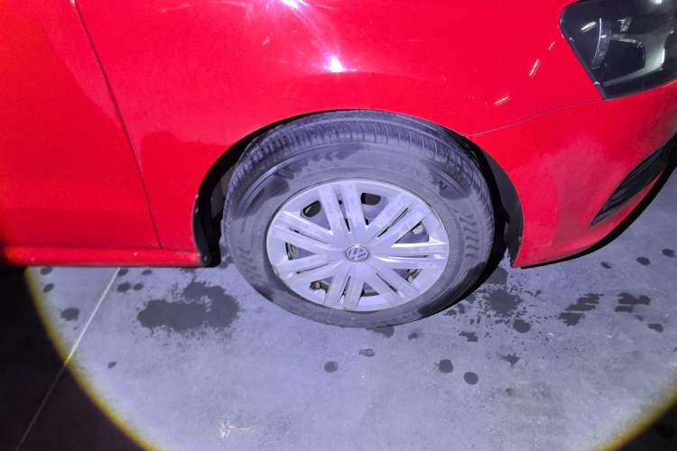 Used Volkswagen Polo 2016 1.4L Automatic Trendy Model Right Front Wheel Hub