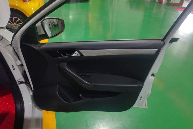 Used Jetta VA3 2019 1.5L Automatic Enjoyment Edition Right Front Door Interior