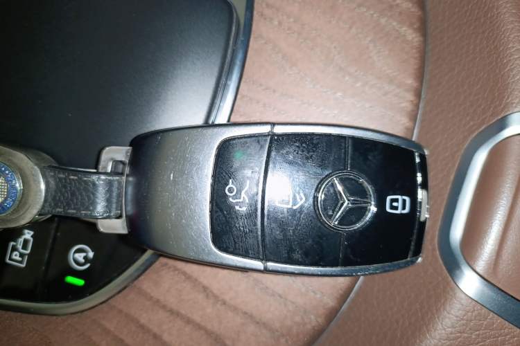 Used Mercedes-Benz E-Class 2023 Updated E 300 L Fashion Edition
