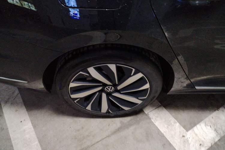 Used Volkswagen Passat 2025 Premium Version 380TSI Dragon Edition Right Rear Wheel Hub