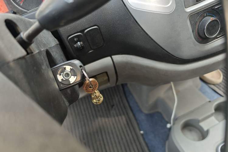 Used FORTHING Lingzhi 2013 M3 1.6L 7-Seater Luxury Model
