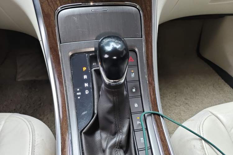 Used Roewe e950 2016 1.4T Luxury Edition Gear Lever