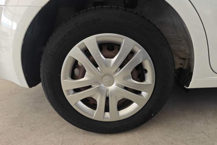 Used Chevrolet Aveo Sonic 2014 Sedan 1.4SL AT Stylish Sunroof Edition Exterior 5