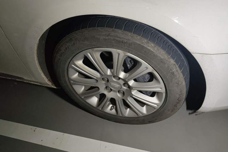 Used Cadillac XTS 2017 28T Tech Edition Right Front Wheel Hub