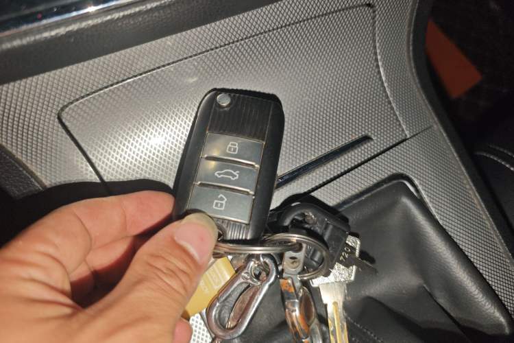 Used Roewe RX5 2018 20T Two-Wheel Drive Manual Internet Elite Edition