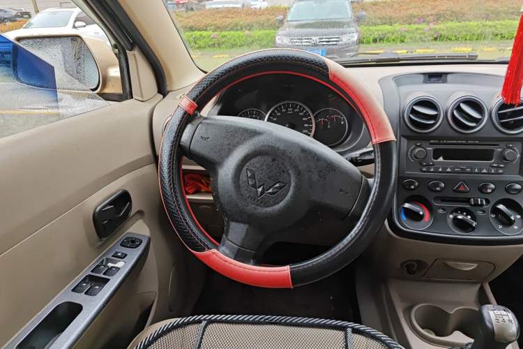 Used Wuling Hongguang 2010 1.2L Comfort Edition China IV Steering Wheel