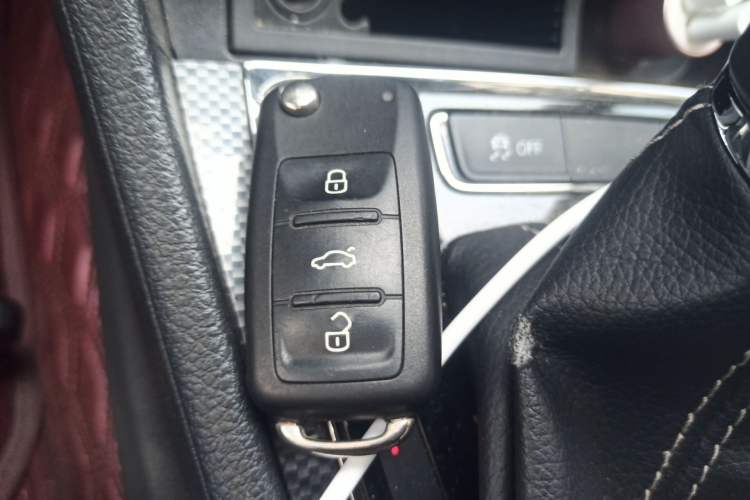 Used Volkswagen Cross Lavida 2014 1.6L Automatic Vehicle Key