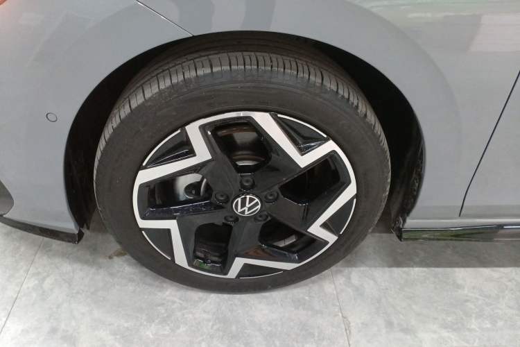 Used Volkswagen Golf 2025 300TSI R-Line
