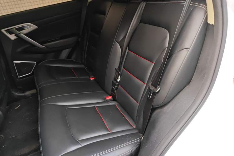 Used Geely Auto Emgrand X7 Sport 2018 1.8TD Automatic Two-Wheel Drive Zhiya Model Left Rear Seat