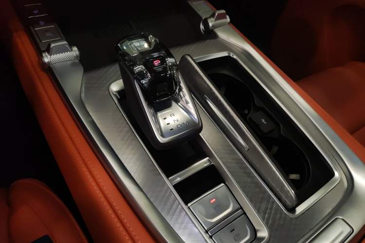 Used Tank 700 New Energy 2024 Hi4-T Extreme Edition Gear Lever