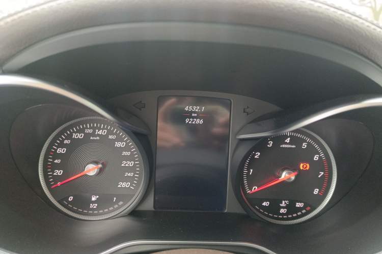 Used Mercedes-Benz GLC 2016 GLC 260 4MATIC Luxury Model Odometer Close Up