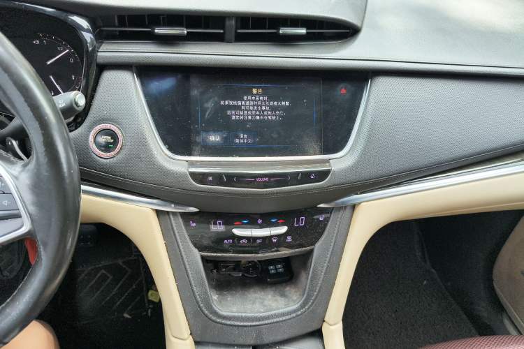 Used Cadillac XT5 2017 Anniversary Edition 28T Four-Wheel Drive Tech Model Audio And AC Panel