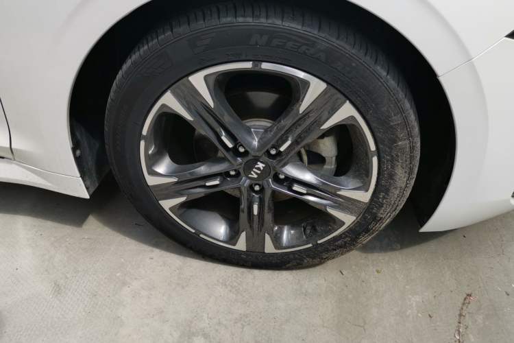 Used Kia K5 2020 270T CVVD Luxury Tech Edition Right Front Wheel Hub