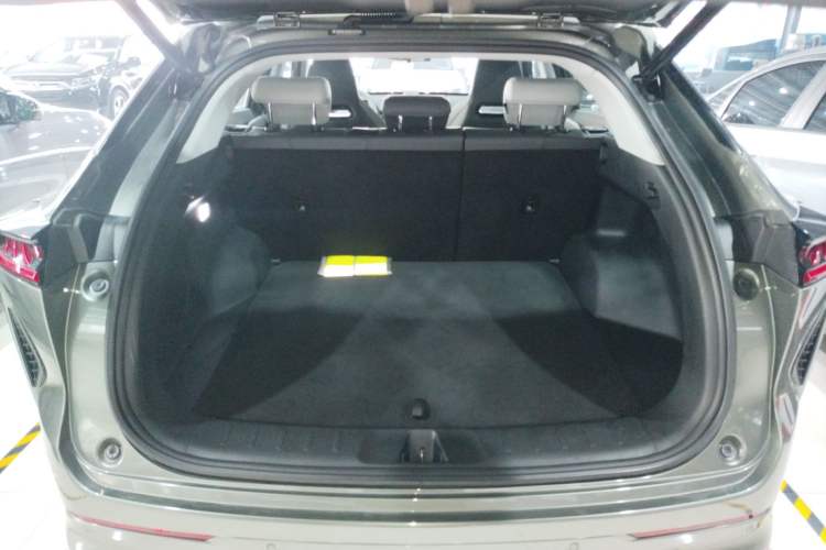 Used CHANGAN UNI-Z New Energy 2024 Blue Whale Smart Electric iDD 125km Excellence Model Trunk