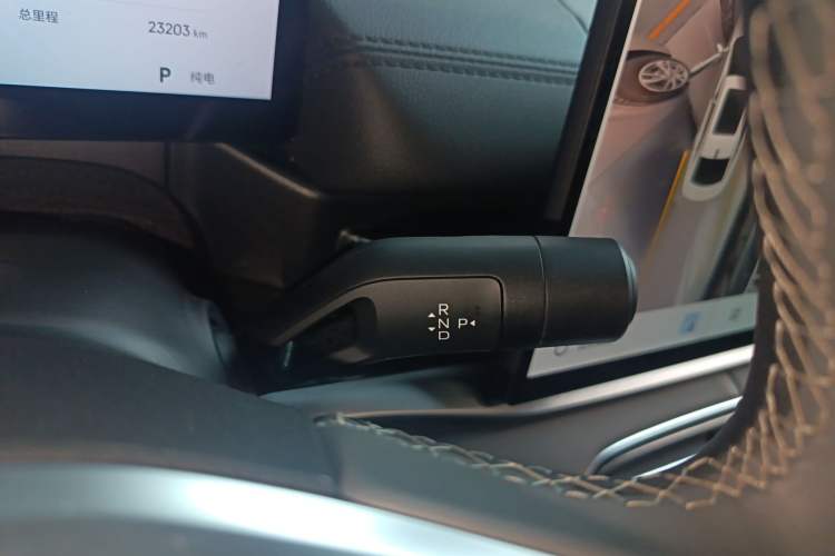 Used Geely Galaxy A7 2025 Model EM-i 150km Starship Edition Gear Lever