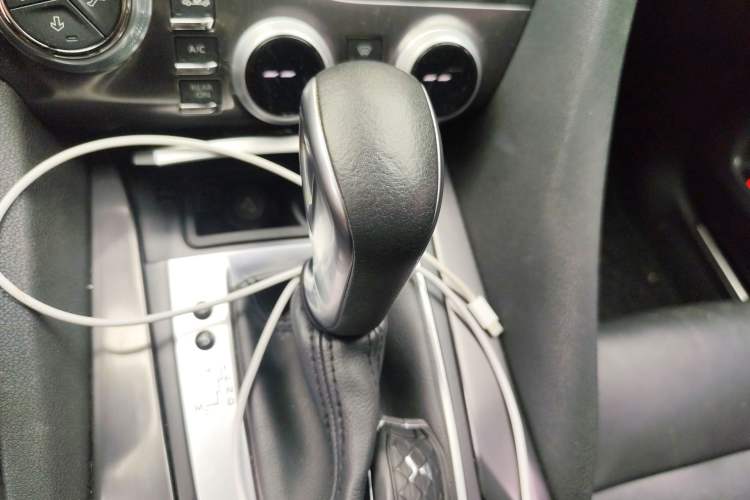 Used DS 5 2015 1.6T Luxury Edition THP160 Gear Lever