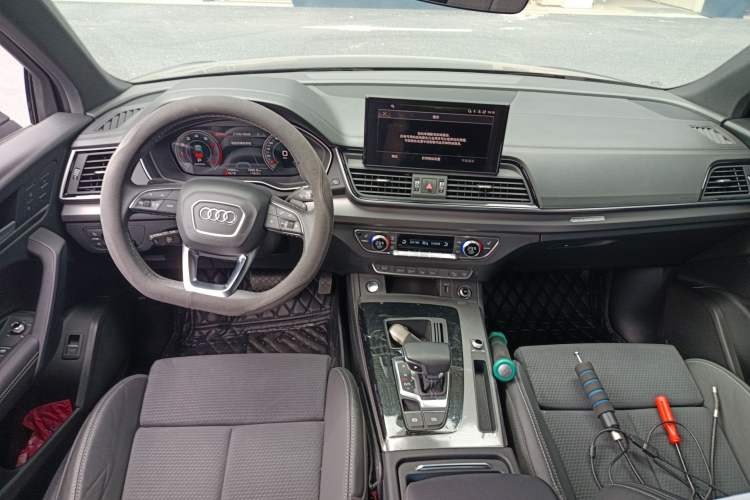 Used Audi Q5L Sportback 2022 40 TFSI Luxury Model Center Console