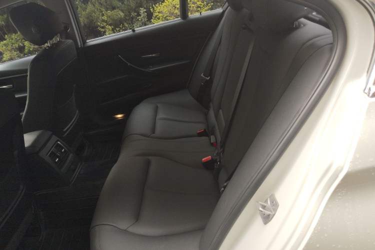 Used BMW 3 Series 2016 320Li Fashion Model Left Rear Seat