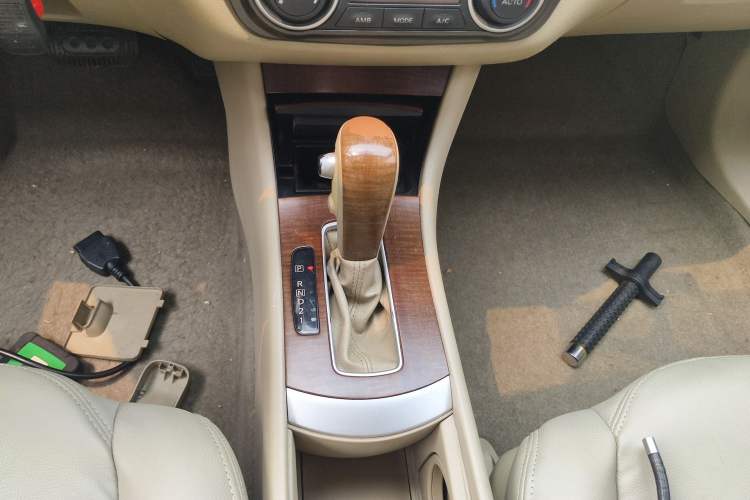 Used Nissan Sylphy 2009 1.6XE Automatic Comfort Edition Gear Lever