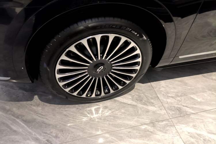 Used Hima AITO M9 2025 Extended-Range Ultra Version 52 kWh 5-Seater Edition Left Front Wheel Hub