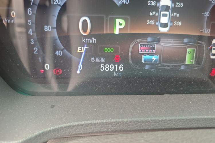 Used BYD Qin New Energy 2015 1.5T Dual-Crown Flagship Plus Edition Odometer Close Up
