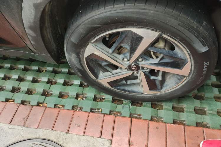 Used Hyundai ix35 2021 2.0L Automatic 2WD GLS Leading Edition Right Front Wheel Hub