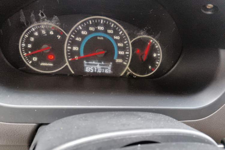 Used Wuling Rongguang V 2016 1.5L Standard Version Odometer Close Up